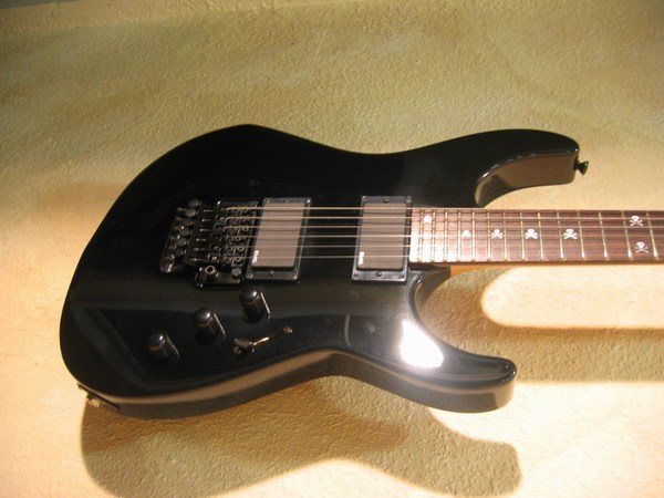 ESP-Kirk-Hammett-KH-2-Guitar.JPG (600x450 -- 59457 bytes)