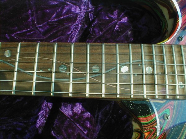 Steve-Vai-DNA-Guitar-11.jpg (600x450 -- 84804 bytes)