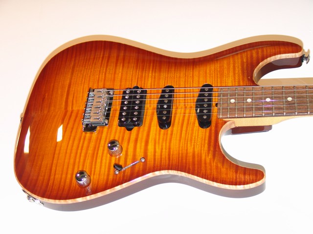 Suhr-Carve-Top-Amber-Flame-3.jpg (640x480 -- 0 bytes)