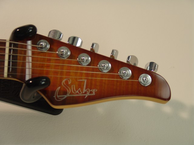 Suhr-Carve-Top-Amber-Flame-5.jpg (640x480 -- 0 bytes)