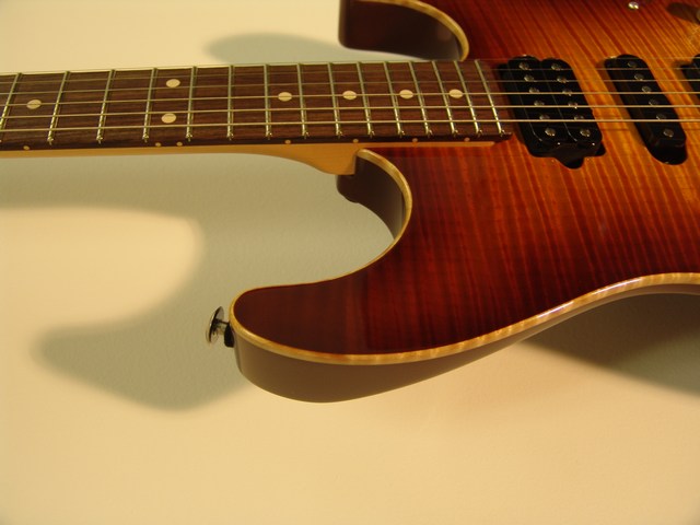 Suhr-Carve-Top-Amber-Flame3.jpg (640x480 -- 0 bytes)