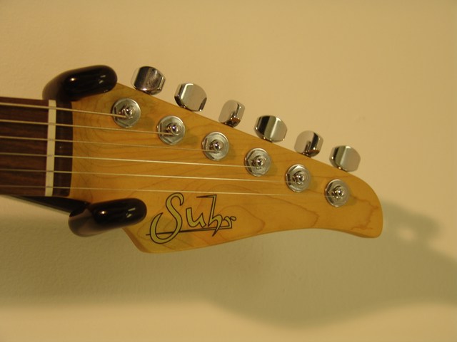 Suhr-Carve-Top-Amber-Flame5.jpg (640x480 -- 0 bytes)